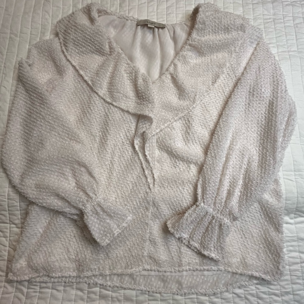 Loft cream textured v neck blouse NWOT